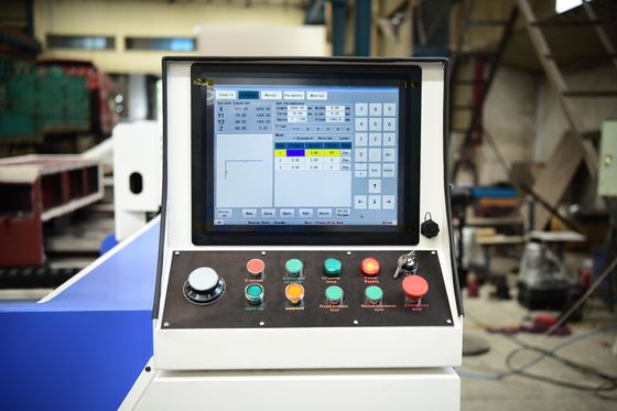 Doppeltes fugendes Maschinenwerkzeug-hydraulisches Blech Seite CNC V 1250 Millimeter