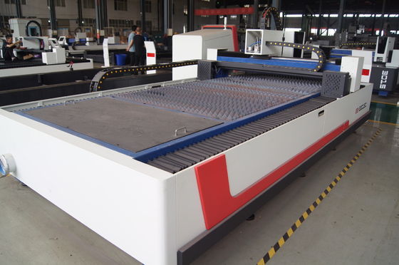 Faser-Laser-Schneidemaschine 1000w 1500w CNC-3015 für Blech