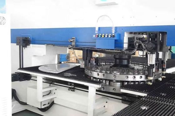 Servoart CNC-Drehkopf-Durchschlags-Presse-Maschine mit Selbsttonne des index 30