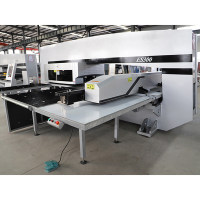 300 KN hydraulische Art der CNC-Drehkopf-Durchschlags-Presse-automatische Loch-Stanzmaschine-O